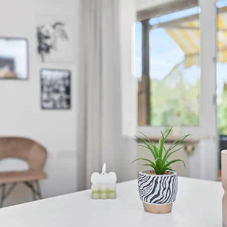 Anytime - Gaestehaus Am Weinberg In Apartment Uberlingen