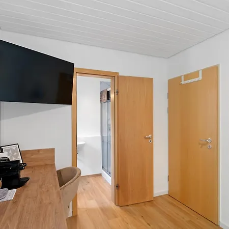Anytime - Gaestehaus Am Weinberg In Apartment Uberlingen